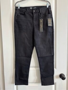 DG2 Diane Gilman Virtual Stretch Black Slim Straight Jeans 12P NWT